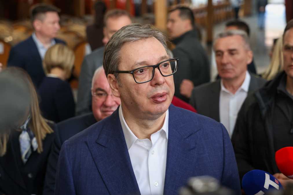 UŽIVO VUČIĆ OBILAZI SELO KOTRAŽA U LUČANIMA Predsednika ugostila porodica Repanović