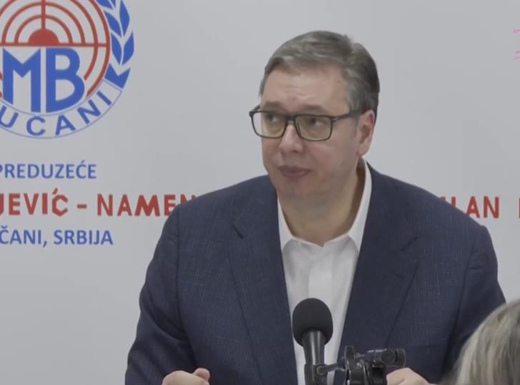 UŽIVO "DRŽAVA SE NEĆE NIKAD ODREĆI VEĆINSKOG VLASNIŠTVA" Predsednik Vučić u fabrici MB Namenska u Lučanima (FOTO)