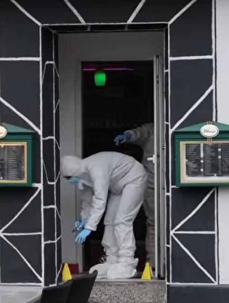 NAPADAČ UŠAO U LOKAL I OTVORIO VATRU NA DVOJICU MUŠKARACA! Od povreda preminuli na licu mesta, nemačka policija ih juri (VIDEO)