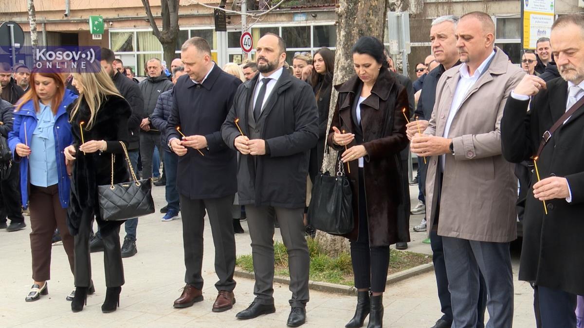 OBELEŽENO 22 GODINE OD STRADANJA: U Severnoj Mitrovici parastos i polaganje venaca za ubijene u Martovskom pogromu