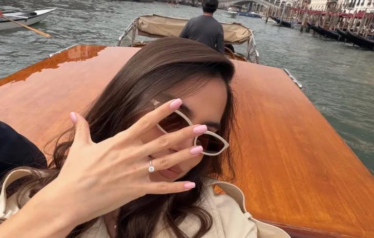 VERILA SE BIVŠA ŠIJANOVA DEVOJKA: Trudnu Olju dečko zaprosio u Veneciji, na prstu zablistao dijamant (FOTO)
