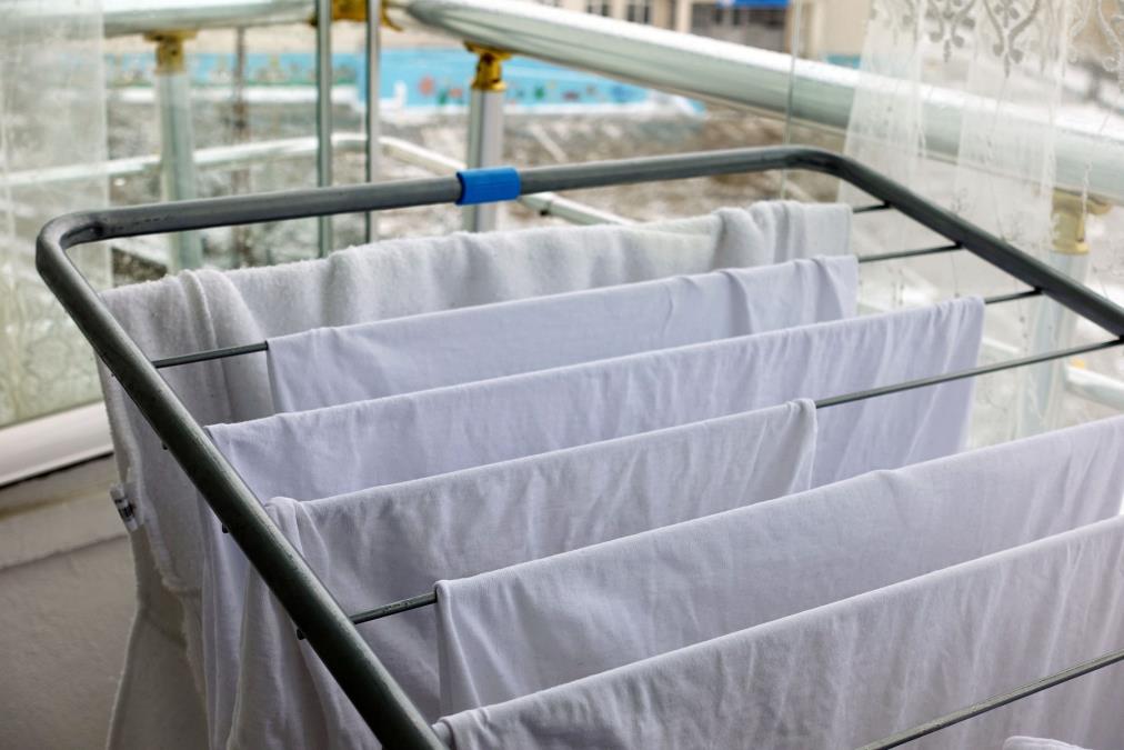 Jedna "pogrešna" majica i beli veš može biti upropašten: Evo kako izvući boju pre nego što bude kasno