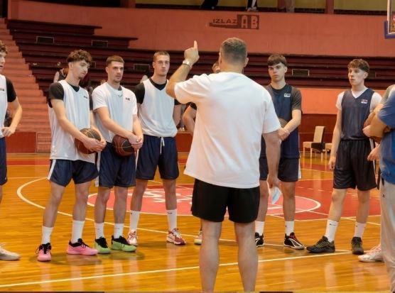 TRENERI U UŽICU NA EDUKACIJI: Košarkaški savez Srbije nastavlja ulaganje u razvoj srpske košarke!