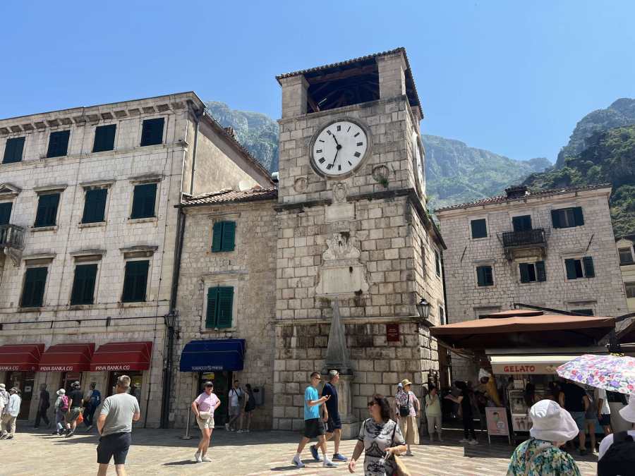 TRAGEDIJA: Preminuo student koji je pao sa četvrtog sprata Studentskog doma u Kotoru