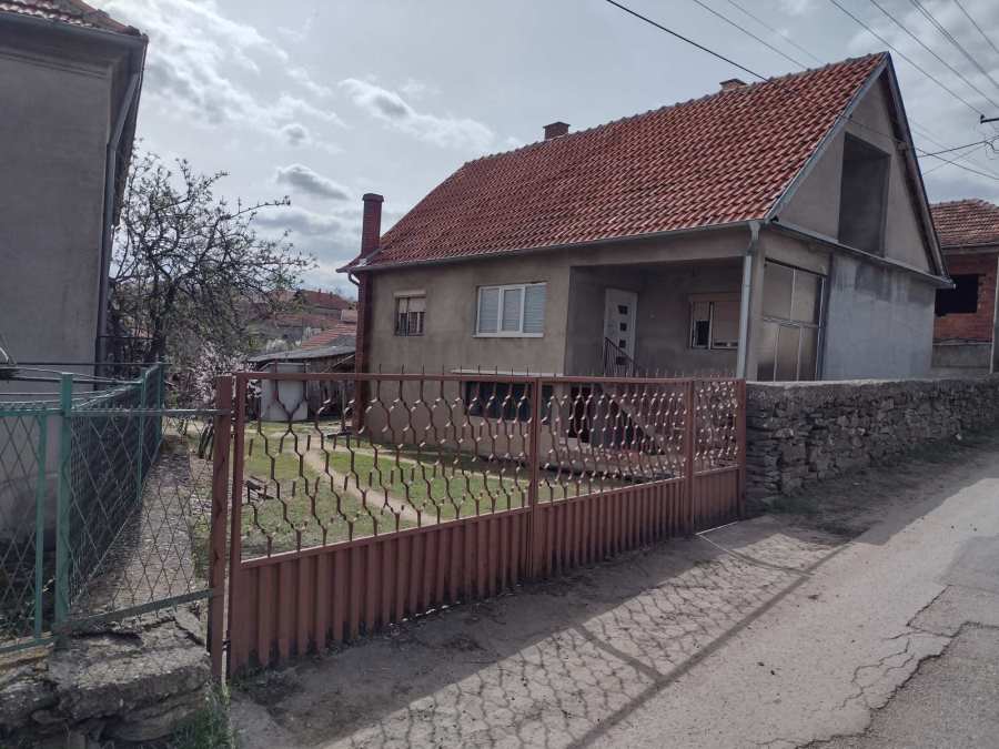 "BOJAN NE ZASLUŽUJE DA ROBIJA, GODINU DANA MU JE VREĐAO ĆERKU" Meštani niškog sela spremili peticiju: Osuđujemo nasilje, ali se mora gledati šira slika...