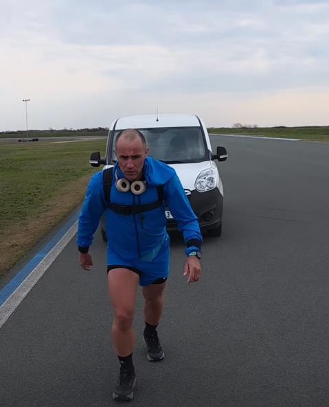 Humanitarac Marko vuče auto 60 km 24 sata da bi pomogao malom Vuku! Jedva preživeo Antarktik, pa krenuo u novi podvig