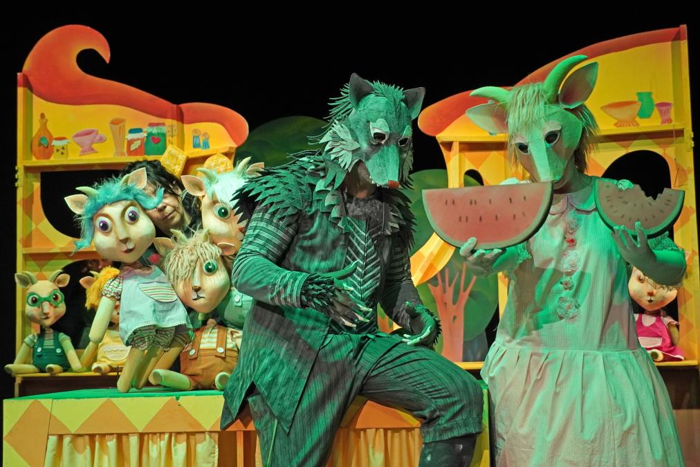 Beogradski mališani na velikom karnevalu: Svetski dan pozorišta za decu i šta sve možete pogledati do 27. marta