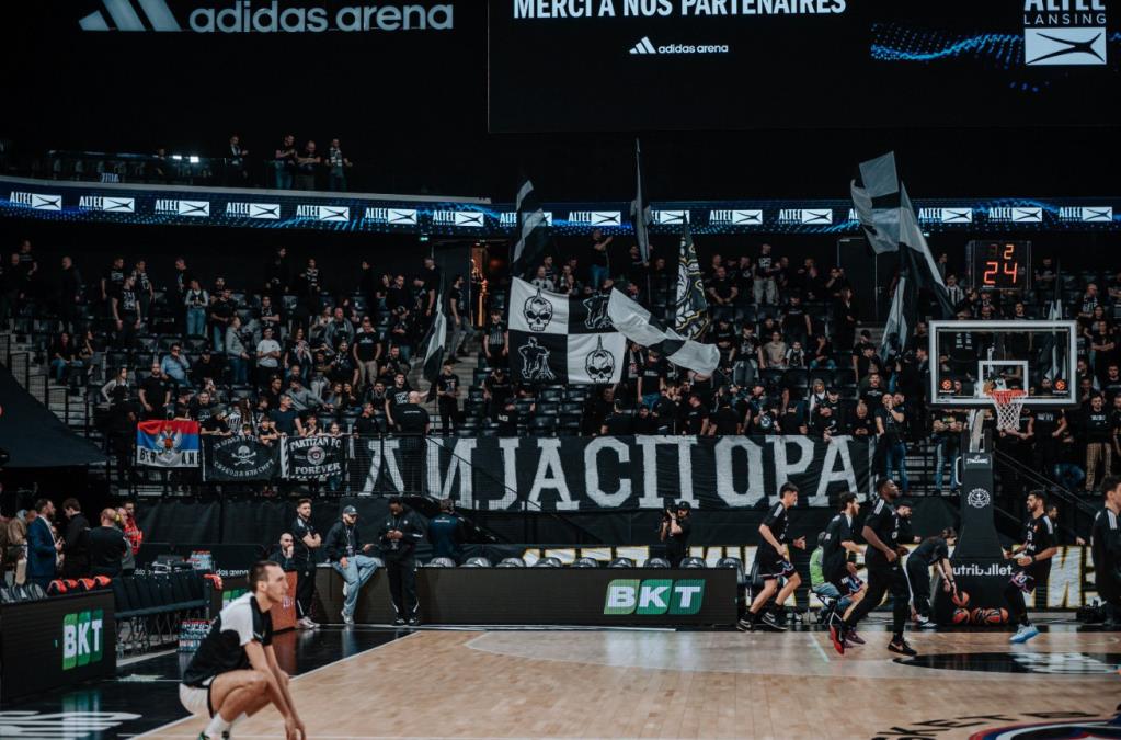 PARTIZAN U PARIZU KAO KOD KUĆE: Grobari napravili fantastičnu atmosferu, crno-beli imaju sjajnu podršku!