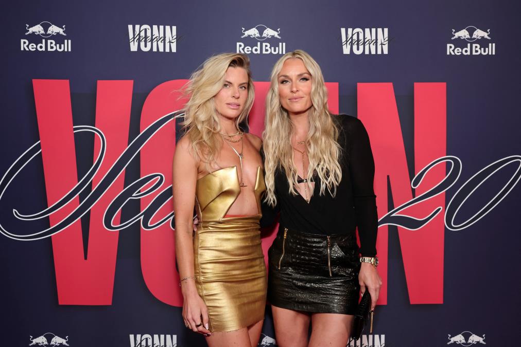 LINDZI VON DOBILA DRUŠTVO U BOLNICI: I njena lepa sestra Karin završila na štakama!