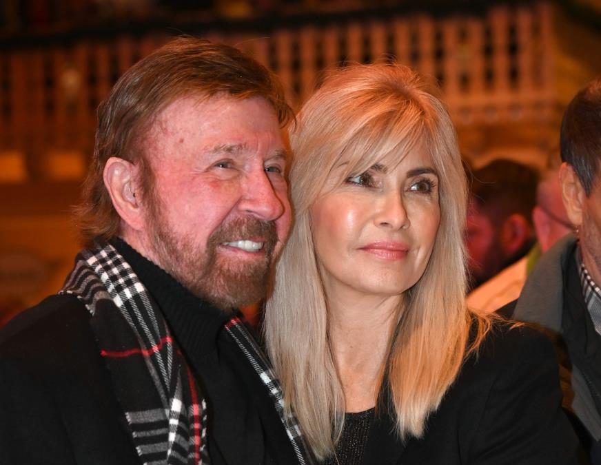 Čak Noris je ostavio karijeru da bi nju održavao u životu: Zbog greške lekara njegova supruga ostala nepokretna, a onda je odustao od glume