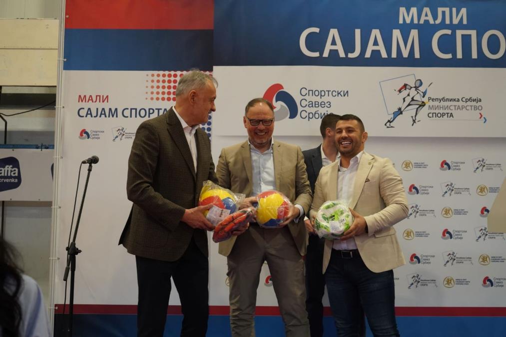 "KAD IZAĐEMO NA TEREN, SVI GOVORIMO JEZIKOM POŠTOVANJA" Štefanek imao poruku za decu Kule na Malom sajmu sporta