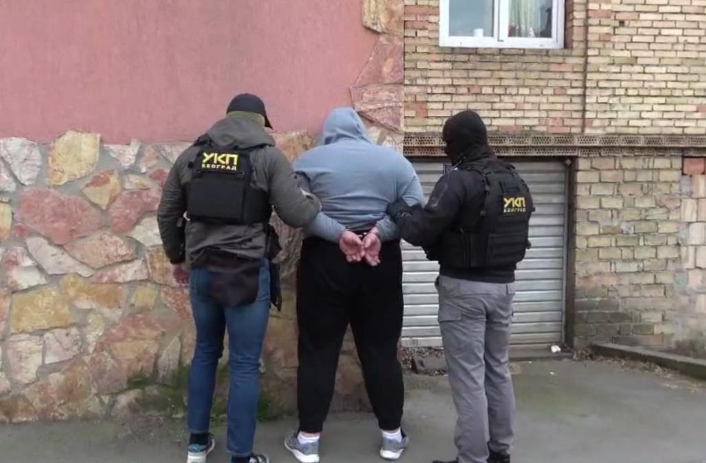 U STANU U ZEMUNU ČUVAO 11 KESICA KOKAINA: Na saslušanju izjavio da je drogu kupio za sopstvenu upotrebu