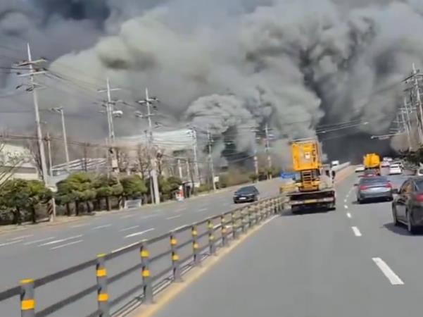 14 MRTVIH I 60 POVREĐENIH! Crni bilans smrtonosnog požara u fabrici auto-delova u Južnoj Koreji (VIDEO)