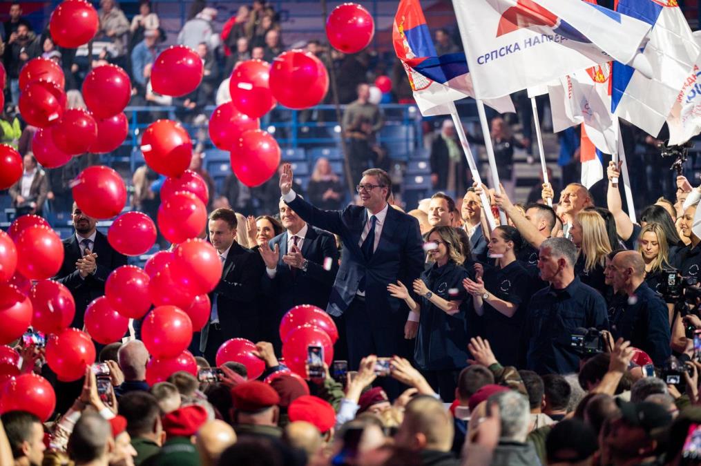 VIDOVDANSKI SKUP KAO TEST POLITIČKE SNAGE! "SNS demonstrira moć i ozbiljnost, a blokaderi u senci sopstvenih improvizacija"