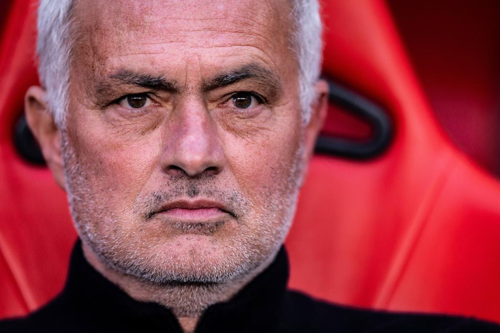 SMRT LEGENDE GA JE TEŠKO POTRESLA! Žoze Murinjo u suzama! (VIDEO)