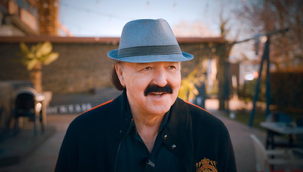 HARIS DŽINOVIĆ SPOJIO DVE SVOJE VELIKE STRASTI - MUZIKU I TENIS! Tokom boravka u Istri najavio i spektakl u Puli