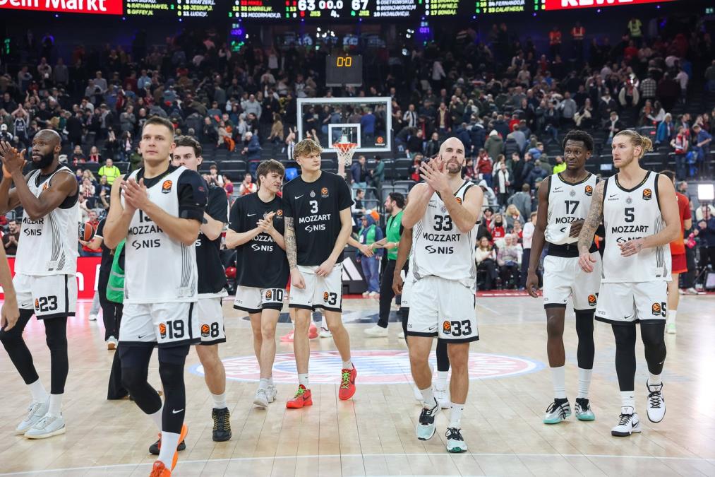 SEDEO SAM PORED NJEGA NA UTAKMICAMA I KRSTIO SE KAD SAM VIDEO ŠTA RADI! Legenda Partizana otkrila šokantne detalje: On ne gleda u teren - samo igra igrice!