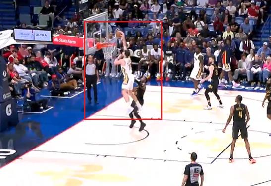 SPEKTAKULARNO KUCANJE HRVATA! Okrenuo se za 360 stepeni u vazduhu i šokirao NBA! (VIDEO)