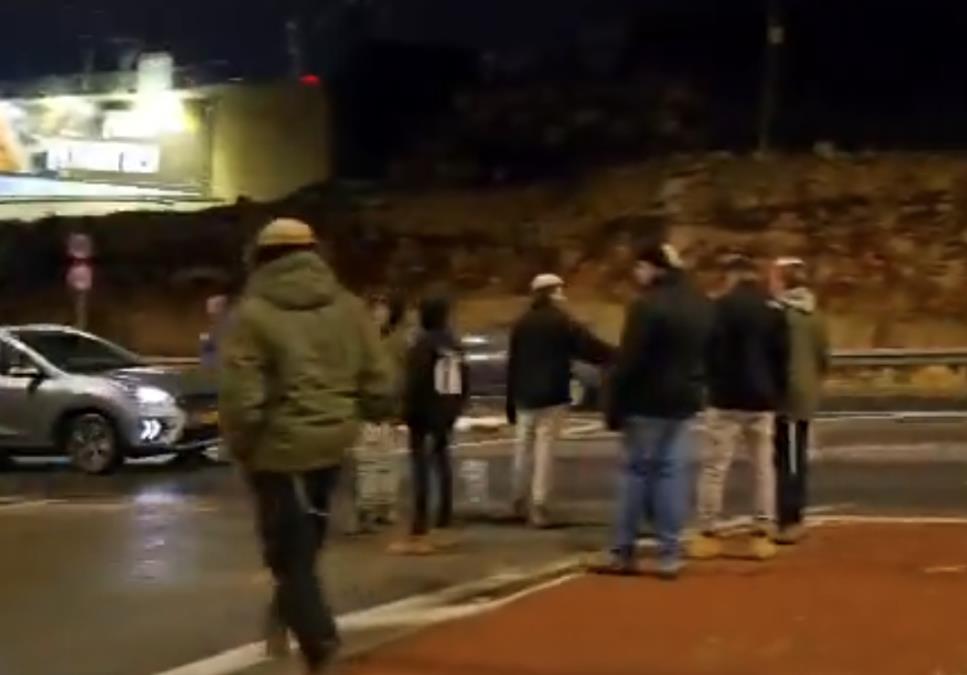 STRAVIČNA OSVETA NAD PALESTINCIMA: Izraelski doseljenici SPALJIVALI kuće i vozila na Zapadnoj obali, objavljeni zastrašujući snimci BESA i MRŽNJE (VIDEO)