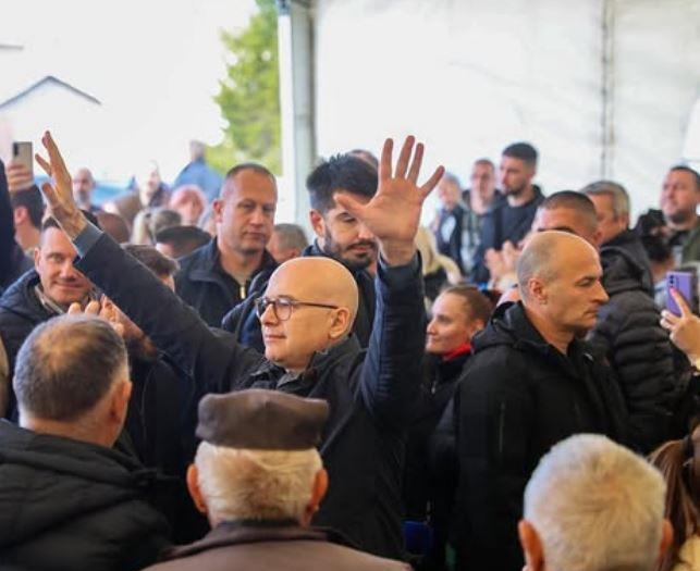 "DOSTA JE BILO NASILJA I BLOKADA, ODGOVOR ĆE DOBITI 29. MARTA I BIĆE JAČI NEGO IKAD" Vučević u Selevcu: Biće 10:0 za Srbiju, našu porodicu