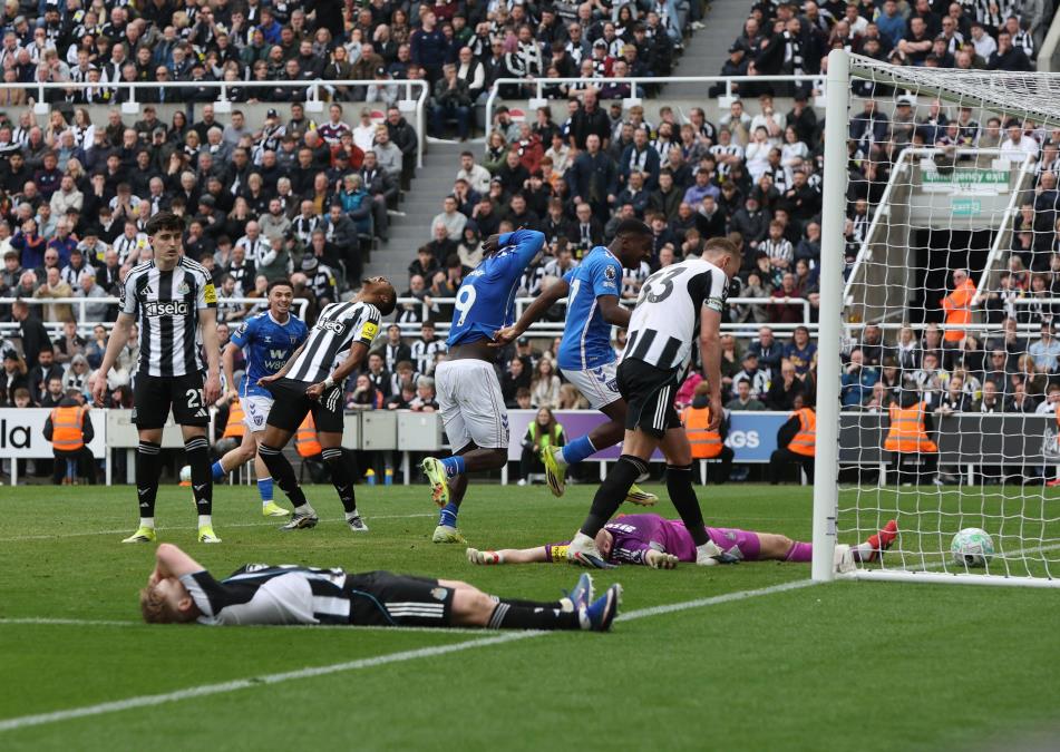AU, KAKAV KOŠMAR NJUKASLA... SANDERLEND DO POBEDE U 90. MINUTU! Pogledajte kako je Brajan šokirao rivala u poslednjim sekundama, ovaj gol obilazi Englesku! 