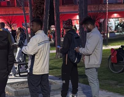 TOTALNI FIJASKO BLOKADERA! U očaju na miting dovlače i migrante: Razočarani zbog slabog odziva Kuljana