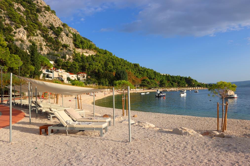 ČOVEKA NA PLAŽI U HRVATSKOJ UBOLO NEŠTO U STOPALA "Nisam se mnogo obazirao na to, bilo je skoro neprimetno, a onda sam ostao bez OBE NOGE"