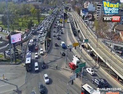 DUGE KOLONE NA BRANKOVOM U SMERU KA NOVOM BEOGRADU: Slično i na Autokomandi, ali zastoja nema, sve teče! (FOTO)