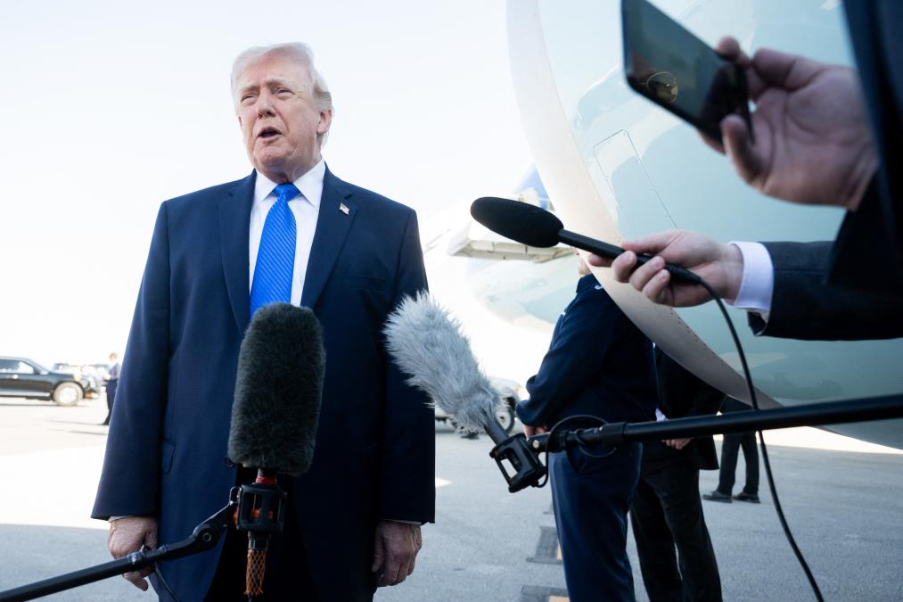 "PREGOVARAJU, ALI SE PLAŠE DA PRIZNAJU JER ĆE IH NAROD UBITI" Tramp tvrdi da iranske vlasti "žele da postignu dogovor" nakon demantija iz Teherana (FOTO)