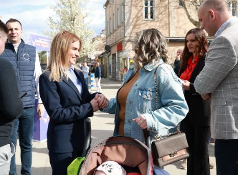 Ministarka Đurđević Stamenkovski u Aranđelovcu! Poručila građanima da je Srbija naša porodica: "Zajedno ka pobedi 29. marta!" (FOTO)