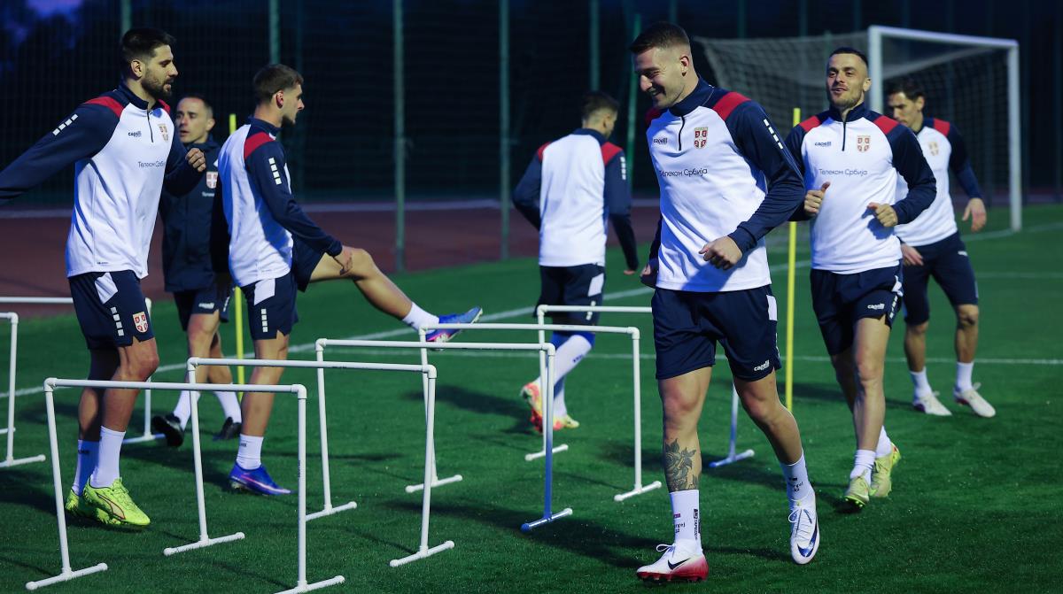 ORLOVI SE OKUPILI! TU SU SERGEJ, MITAR, KOSTIĆ... Fudbaleri Srbije odradili prvi trening pred meč sa Španijom - pogledajte kakva je bila atmosfera! VIDEO