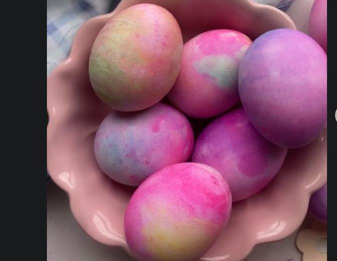 Domaćice poludele za ovim trikom: Jaja u nestvarnim bojama od tri prirodna sastojka