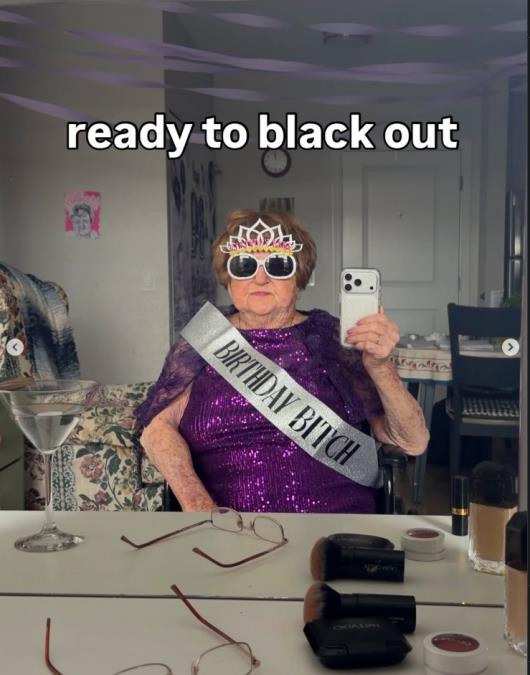 "Pozvala sam i bivšeg - želim dramu" Baka proslavila 96. rođendan, pa zbog stajlinga postala hit na mrežama