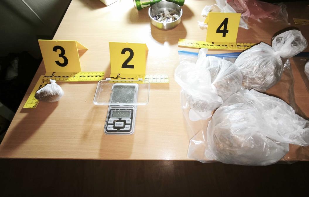 POLICIJA GA ZAUSTAVILA ZBOG PREKRŠAJA, PA MU NAŠLI GOMILU DROGE: Uhapšen diler u Velikoj Plani, gradom vozio drogiran!
