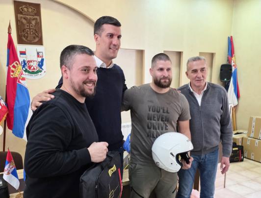 MARKO KEŠELJ U BAJINOJ BAŠTI: Državni sekretar Minsitarstva sporta uručio vredne donacije