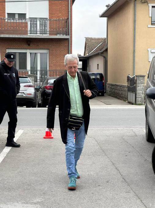 OGLASIO SE MIROSLAV ILIĆ NAKON ŠTO JE USLIKAN U URGENTNOM CENTRU Otkrivamo zbog čega je bio, evo kako se oseća: Poručite svima...
