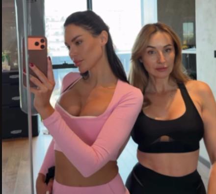 (FOTO) GLEDAJ MAJKU BIRAJ ĆERKU: Iva objavila sliku sa majkom: Sa golim stomakom i uskim helankama zapalile mreže