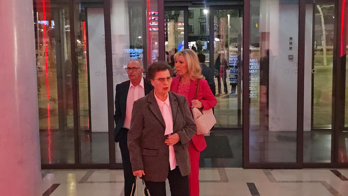 OVA PEVAČICA JE MAJKA SNEŽANE ĐURIŠIĆ! Pojavila se noćas na njenom koncertu, a tu je i sestra (FOTO)