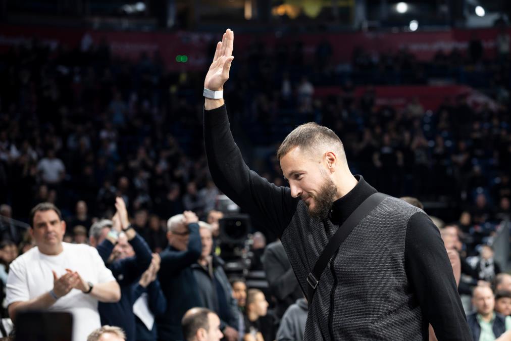 U ARENU DOŠAO MILJENIK GROBARA I KOŠARKAŠ KOG OSTOJA MIJAILOVIĆ ŽELI DA VRATI U PARTIZAN! Navijači se oduševili kada su ga videli, evo šta su mu skandirali!
