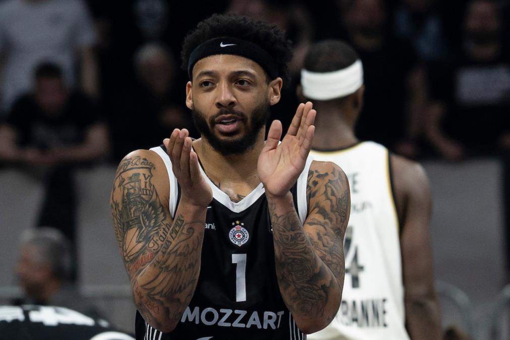 "IMA PRAVO DA PRIČA ŠTA HOĆE" Ozbiljno peckanja pred večiti derbi: Obradović komentarisao izjavu Karlika, plejmejker Partizana jedva dočekao da odgovori!