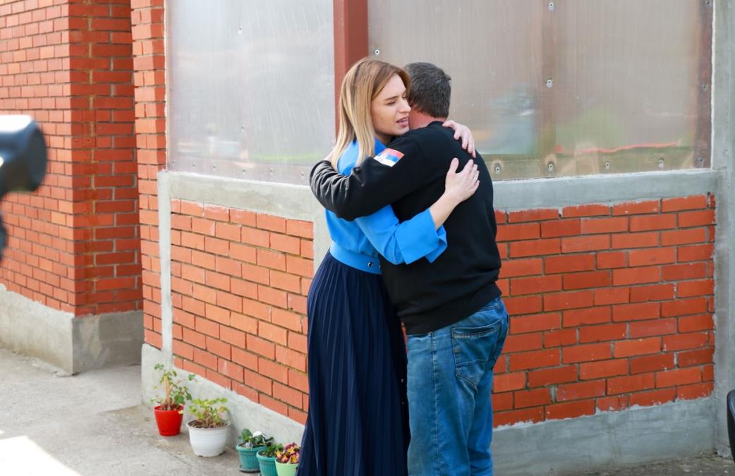 "Mnogo vam hvala! Mnogo će to nama da znači" Heroj s Košara zahvaljuje se ministarki Đurđević Stamenkovski: Urošu će mnogo značiti tih 65.000 dinara (video)