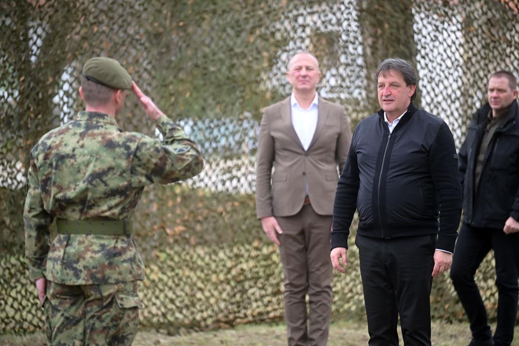 Ministar odbrane Bratislav Gašić obišao kasarnu u Knjaževcu: Planira se vraćanje regruta i mogućnost industrijske zone (FOTO)