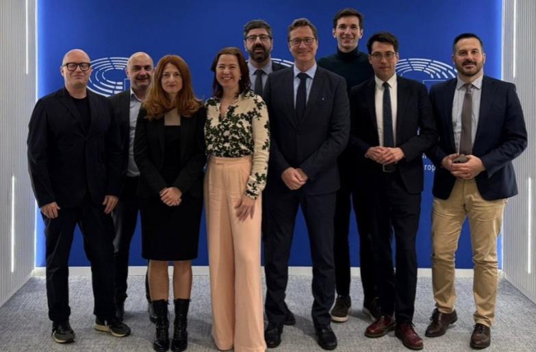 TOTALNI RASPAD BLOKADERSKOG BLOKA! Kakva ispala: Zeleno-levi front obećavao podršku "studentima", pa svi zapalili pred izbore - šetaju se Briselom, Parizom...