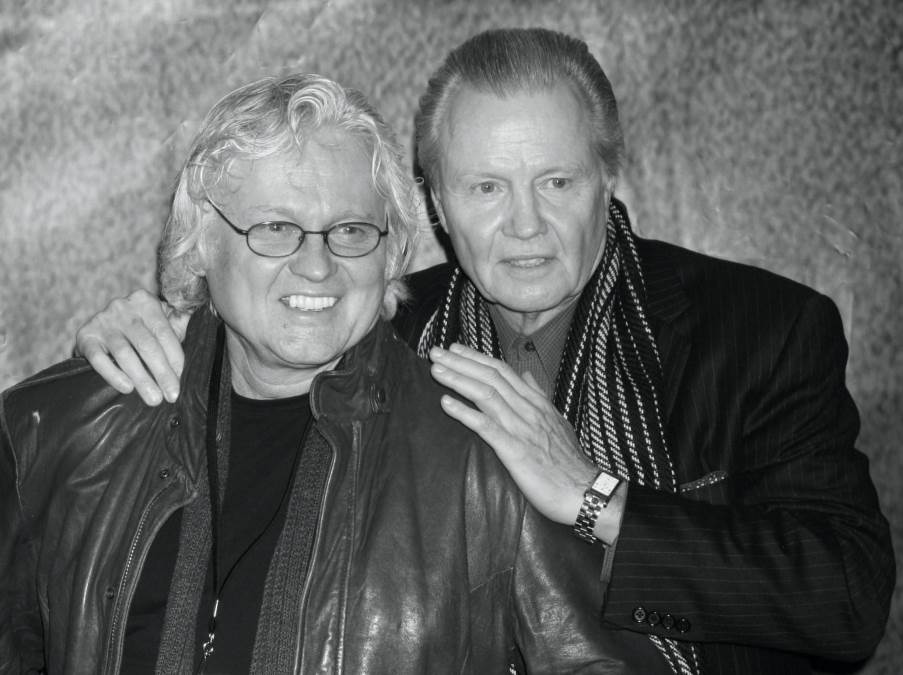 Umro stric Anđeline Džoli: Rođeni brat Džona Vojta bio autor velikih hitova