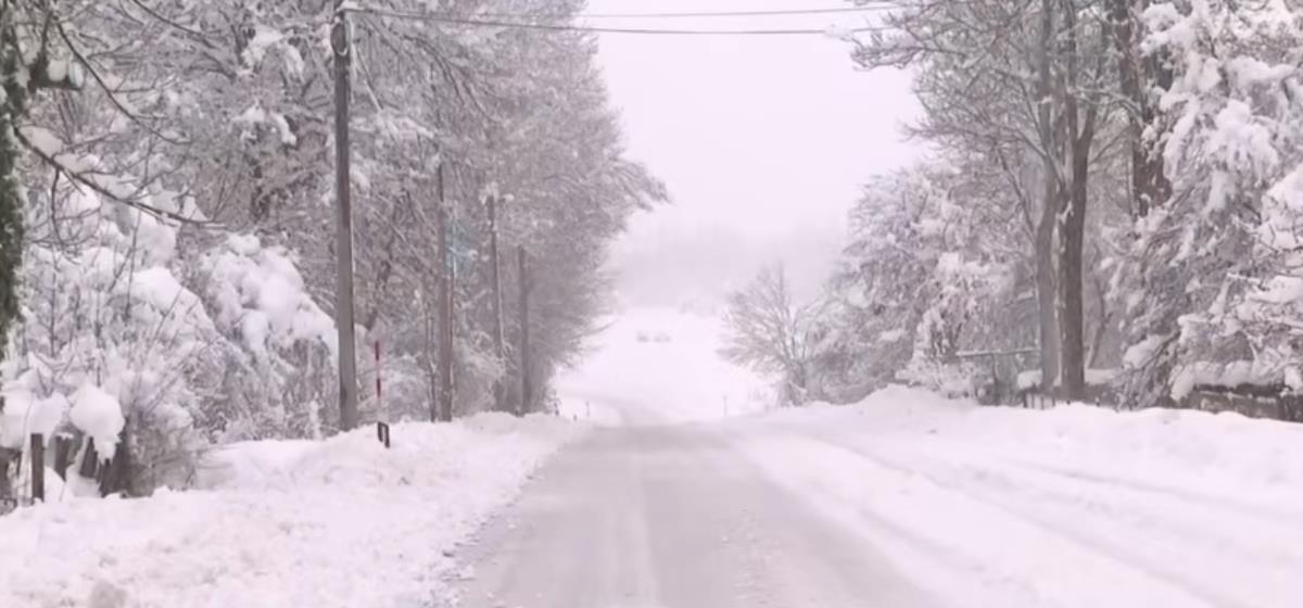 SNEG DONEO HAOS U HRVATSKOJ! Zatrpani autoputevi, pojedina mesta pod crvenim alarmom! (VIDEO)