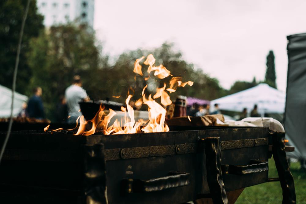 Roštilj ispred zgrade može skupo da vas košta! Zakon je jasan, a kazne nisu male 