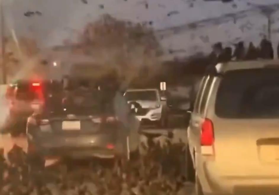 "LOŠ ZNAK NA NEBU IZNAD TEL AVIVA, PREDSKAZANJE PROPASTI" Na hiljade vrana leti iznad zgrada, nebo postalo crno, mnogi se setili Otkrovenja Jovanovog (VIDEO)