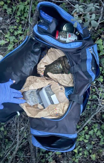 U KUĆI MU PRONAĐENO MNOGO DROGE, PIŠTOLJ, MUNICIJA... Uhapšen Kragujevčanin (56)