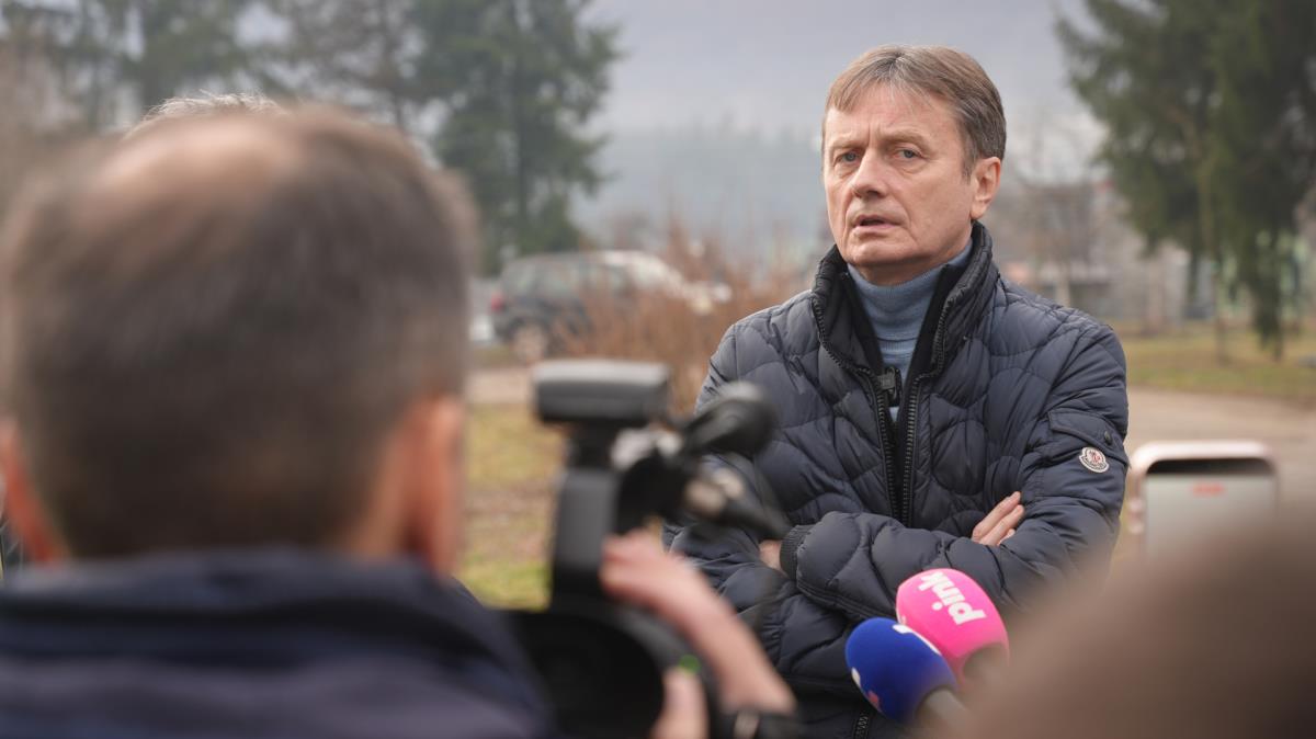 GLIŠIĆ U DRAGAČEVU: Građani znaju ko radi i gradi, sve će biti jasno u ponedeljak