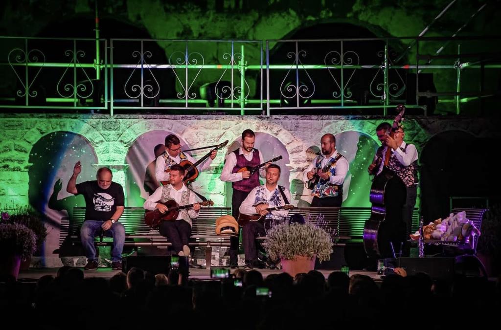 Sećate li se kada ste poslednji put pevali ove pesme zajedno sa hiljadama ljudi?